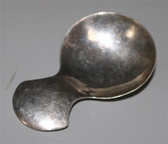 A 1960s planished silver caddy spoon by William Henry Warmington of the Camden School of Arts & Crafts, 2.75in.